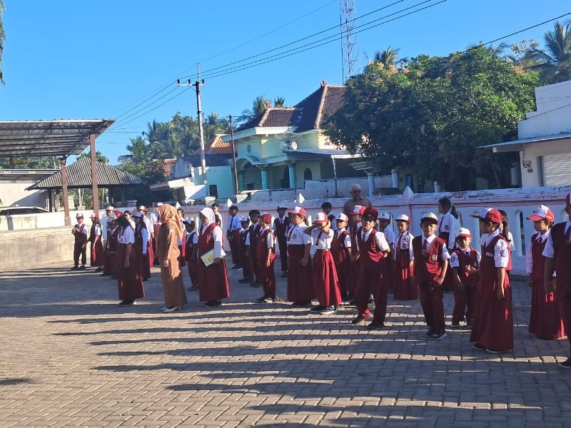 Hari pertama masuk sekolah