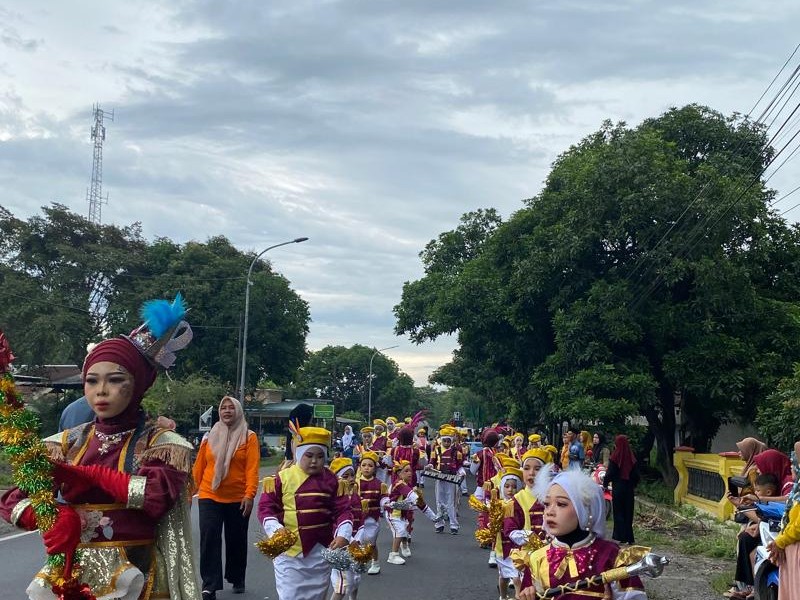 PENAMPILAN DRUMBAND MEMPERINGATI ISRA' MI'RAJ