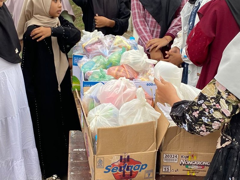 BERBAGI TAKJIL DAN BUKA BERSAMA